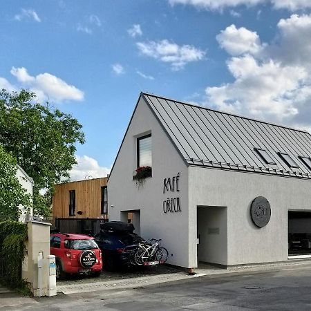 Kafe Orech Mnichovo Hradiště エクステリア 写真